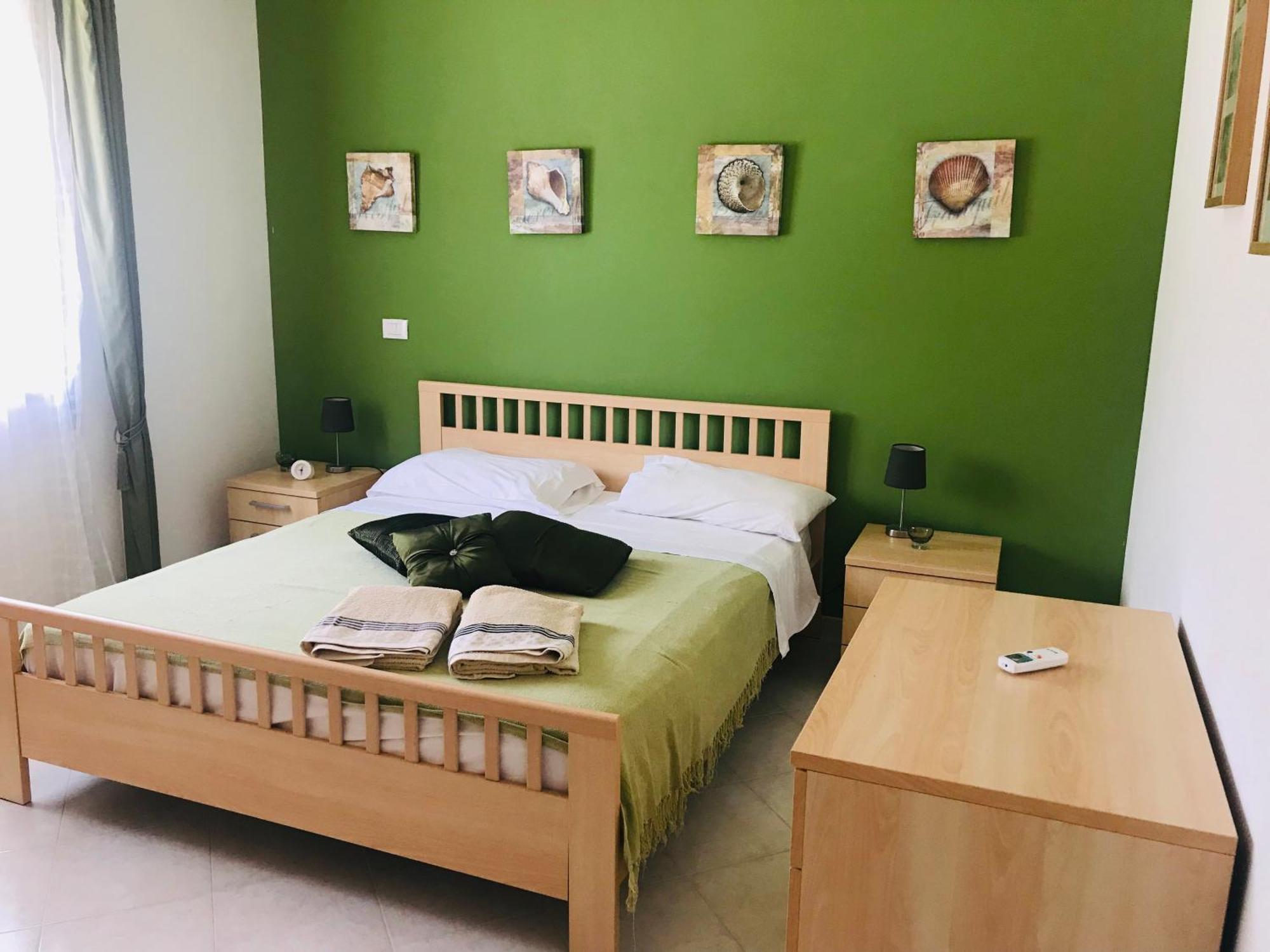 Club Two Bed 8g