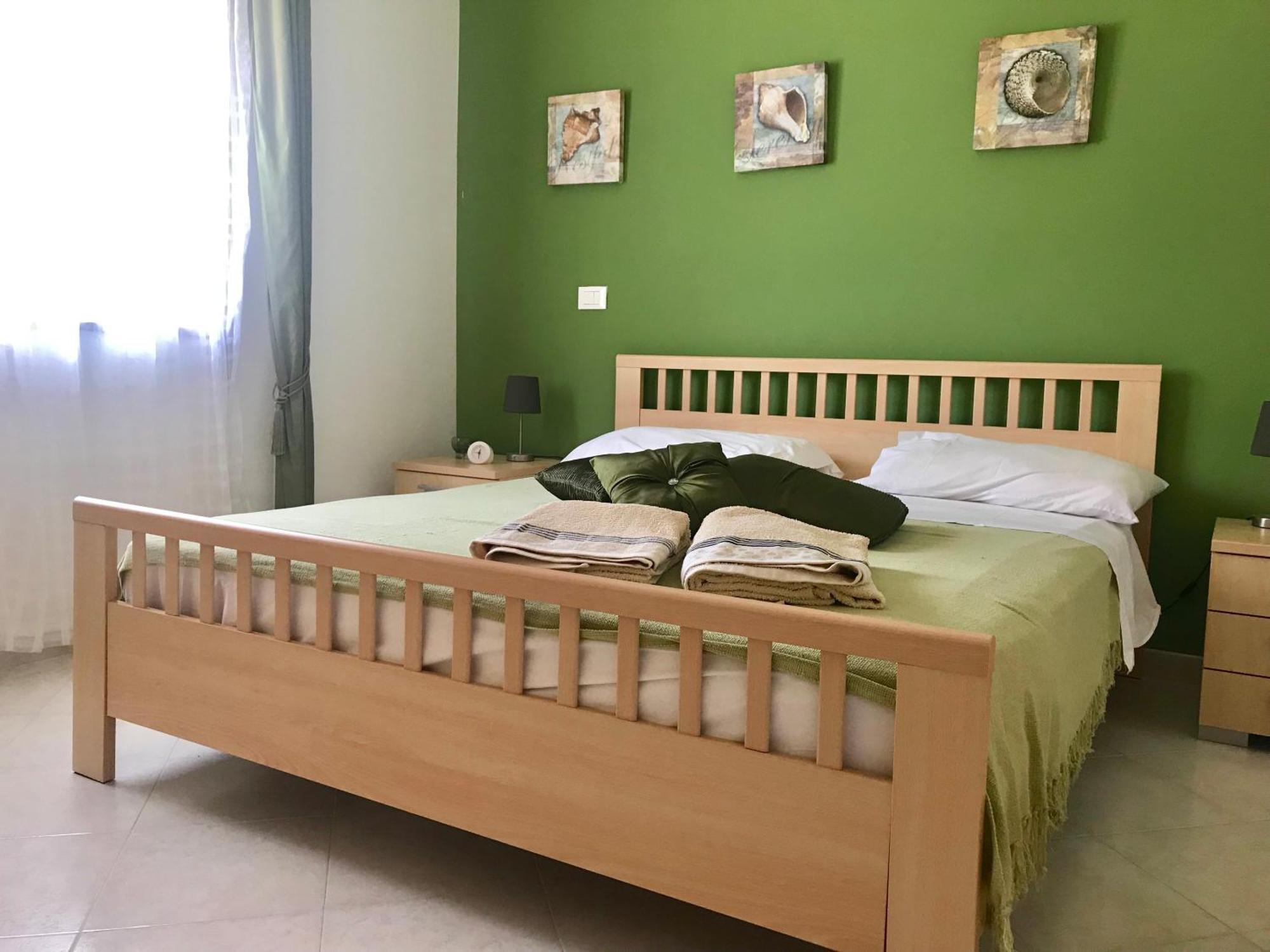 Club Two Bed 8g